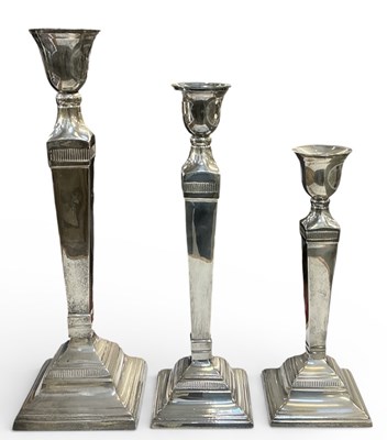 Lot 1016 - A graduated set of three modern silver plated...