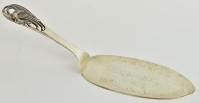 Lot 1089 - A Scandinavian 925 silver cake slice, with...