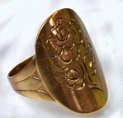 Lot 787 - A 9ct yellow gold ring, the oval table with...