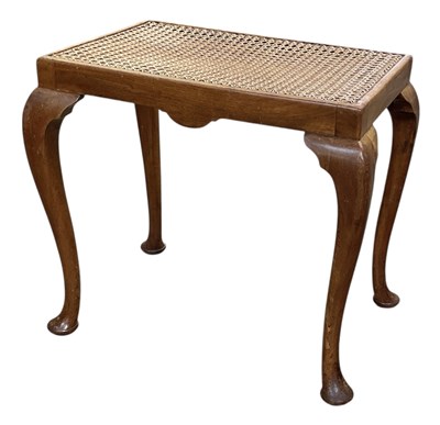 Lot 68 - An early 20th century Queen Anne style bergère...