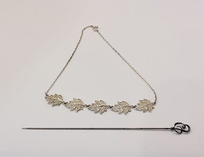 Lot 509 - A 925 stamped silver leaf decorated necklace,...