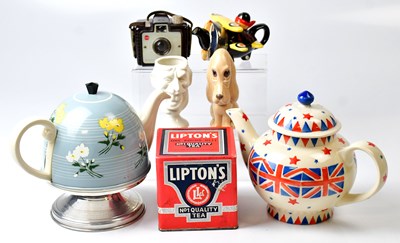 Lot 297 - Various ceramic items and collectibles,...