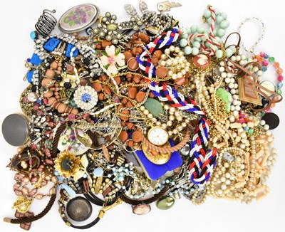Lot 1073 - A quantity of mixed modern, vintage and...