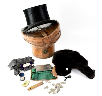 Lot 153 - A quantity of collectibles to include a City...
