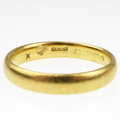 Lot 923 - A 22ct gold wedding ring, size O, approx. 4.4g.