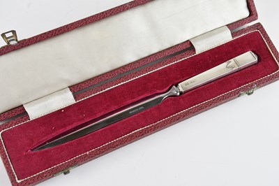 Lot 212 - H HUNT; an Elizabeth II hallmarked silver...
