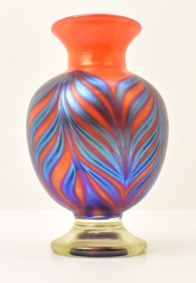 Lot 241 - A Murano-style art glass vase featuring an...