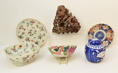 Lot 213 - Six items of Oriental pottery, porcelain and...