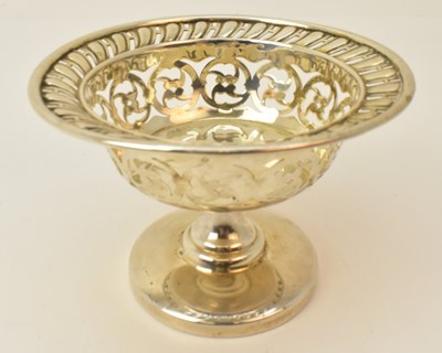 Lot 1290 - A George V hallmarked silver small pedestal...