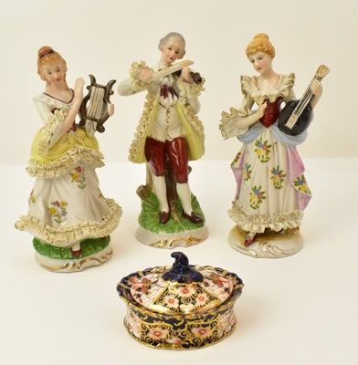 Lot 142 - ROYAL CROWN DERBY; a 2451 pattern Imari...