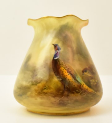 Lot 153 - ROYAL WORCESTER; a Jas (James) Stinton hand...