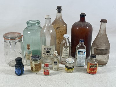 Lot 100 - A collection of various pharmaceutical and...