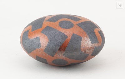 Lot 639 - SUE HANNA (born 1963); a burnished raku rhythm...
