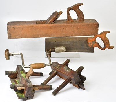 Lot 305 - A quantity of vintage woodworking tools...