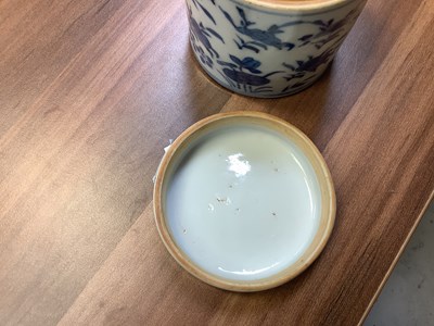 Lot 262 - A 19th century Chinese blue and white lidded...