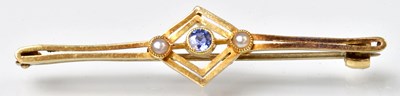 Lot 807 - A 15ct yellow gold bar brooch, with central...