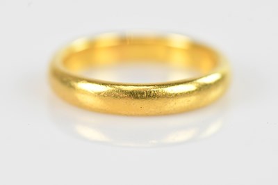 Lot 493 - A 22ct yellow gold wedding band, size M,...