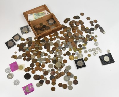 Lot 688 - A mixed collection of coinage including...