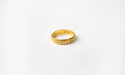 Lot 925 - A 22ct yellow gold wedding ring, size O,...