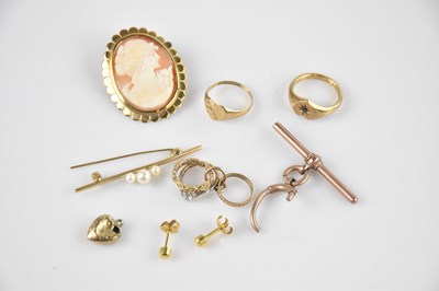 Lot 33 - A collection of 9ct gold and yellow metal...