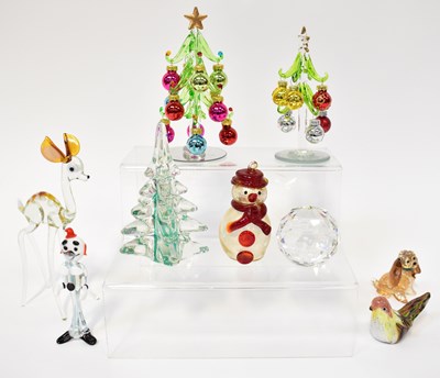 Lot 242 - A collection of small glassware, including...