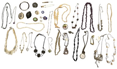 Lot 1549 - A small quantity of assorted costume jewellery...