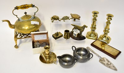 Lot 484 - A quantity of metalware, including brass...