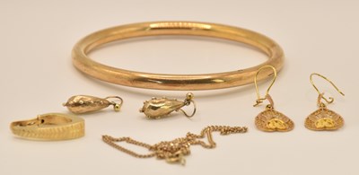 Lot 1305 - A group of gold and yellow metal jewellery...