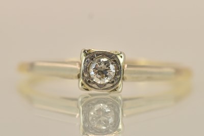 Lot 1345 - An 18ct yellow gold and platinum diamond...