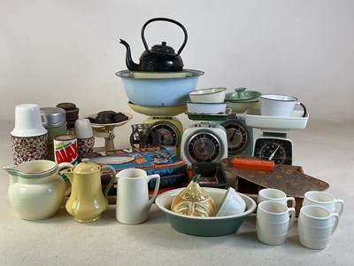 Lot 75 - A group of kitchenalia including enamel ware,...