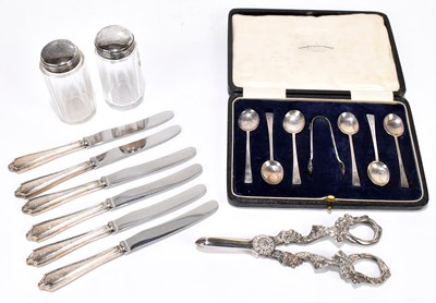 Lot 1178 - A George V hallmarked silver cased set of six coffee spoons with tongs