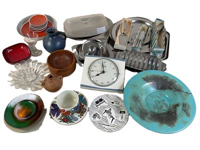 Lot 71 - A quantity of collectors' items, including mid...