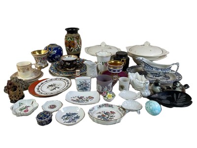 Lot 271 - A quantity of ceramics, including Wedgwood,...
