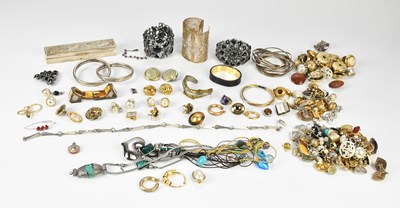 Lot 736 - A collection of costume jewellery including...