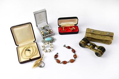 Lot 1068 - A quantity of vintage and contemporary costume...