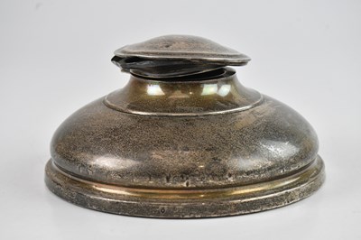 Lot 195 - A George V hallmarked silver weighted inkwell,...