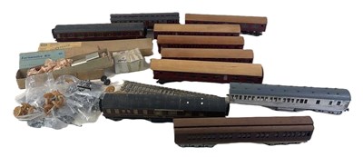 Lot 168 - A quantity of kit built O gauge carriages,...