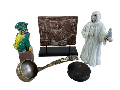 Lot 43 - A group of collectors' items comprising a...
