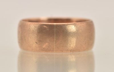 Lot 1346 - A 9ct rose gold wide band ring, width 84mm,...