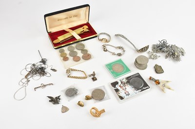 Lot 734 - A collection of costume jewellery to include...