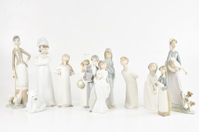 Lot 1218 - LLADRÓ; eleven figures including maiden with...