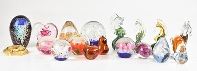 Lot 1594 - A collection of paperweights including Mdina...