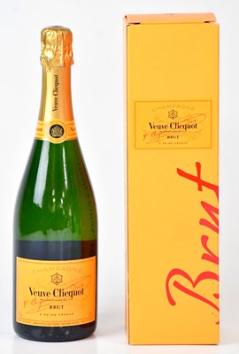 Lot 271 - VEUVE CLICQUOT; a boxed bottle of Brut...