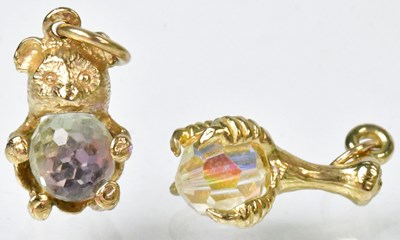 Lot 846 - A 9ct yellow gold charm in the form of a teddy...