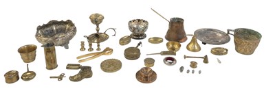 Lot 532 - A small quantity of assorted metalware,...