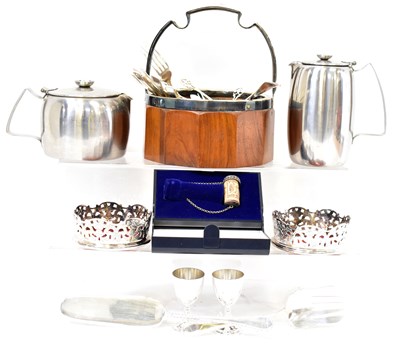 Lot 562 - A quantity of silver-plated ware, including a...