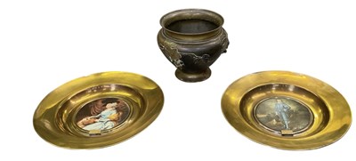 Lot 721 - An early 20th century bronze bowl with...