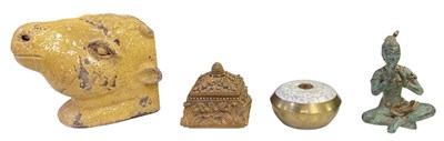 Lot 368 - A quantity of assorted collectors’ items...