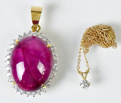 Lot 794 - A 10ct yellow gold chain set with a diamond...