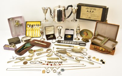 Lot 370 - Various mixed collectables including a pair of...